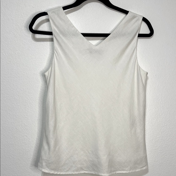 Petite Sophisticate Linen White V-Neck Tank Top Size 6 PTP 19” EUC - Picture 3 of 8